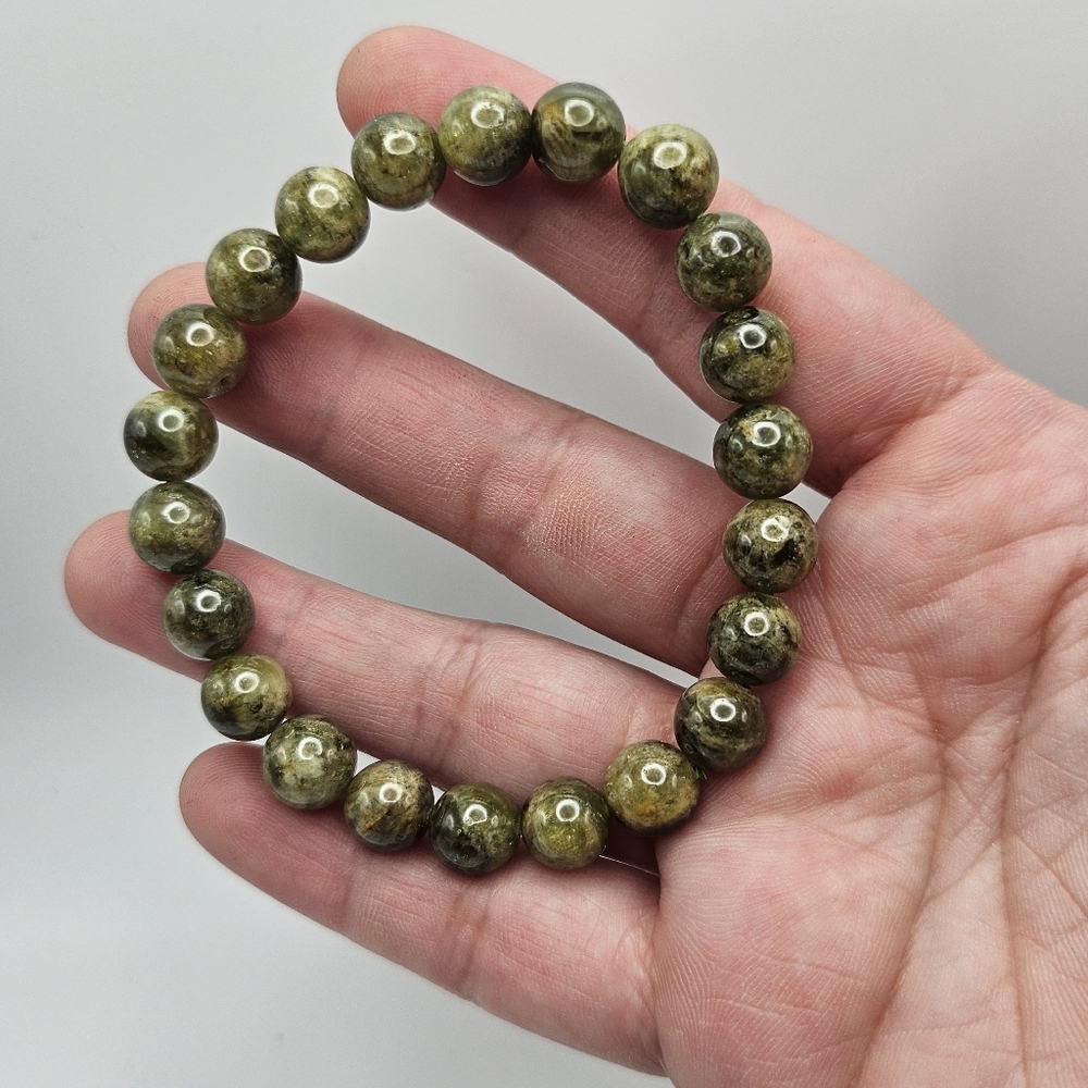 9mm high quality green garnet bracelet